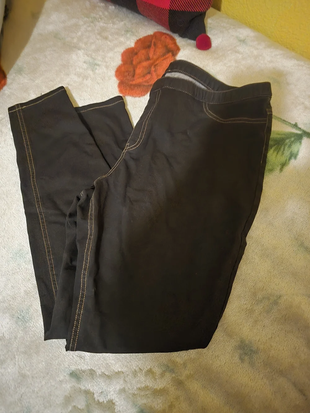Women’s Black Stretch Jeans with Contrast Stitching